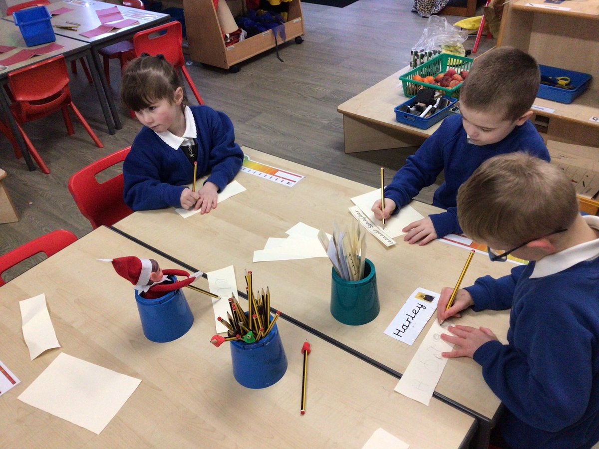 GSPSReception's tweet photo. Cheeky elf has been helping us with our writing this week, and has even been practicing writing his name. #GSPSEYFS #GSPSWriting @GwladysStPrim https://t.co/FxpH8hjjEH