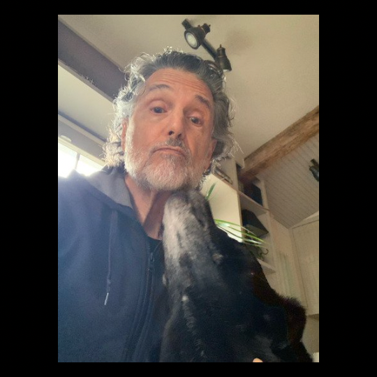 sarandon_chris's tweet image. 2nd in the mutt series: the actual licking of the beard, probably some
leftover pasta sauce from the previous night. She’s my backup napkin! #MuttLove #dogsfordays #mansbestfriend #doglove #fridayfeels #friyay #ChrisSarandon