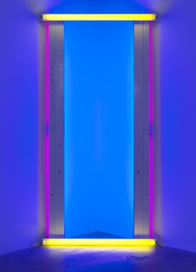 AestheticaMag's tweet photo. Dan Flavin's neon sculptures saturate @Gagosian with ambient coloured light – reshaping viewers' perceptions of space.

The two fluorescent tube pieces are on view until 23 December. https://t.co/3KP8FryQNh https://t.co/pUtHtiCFHN