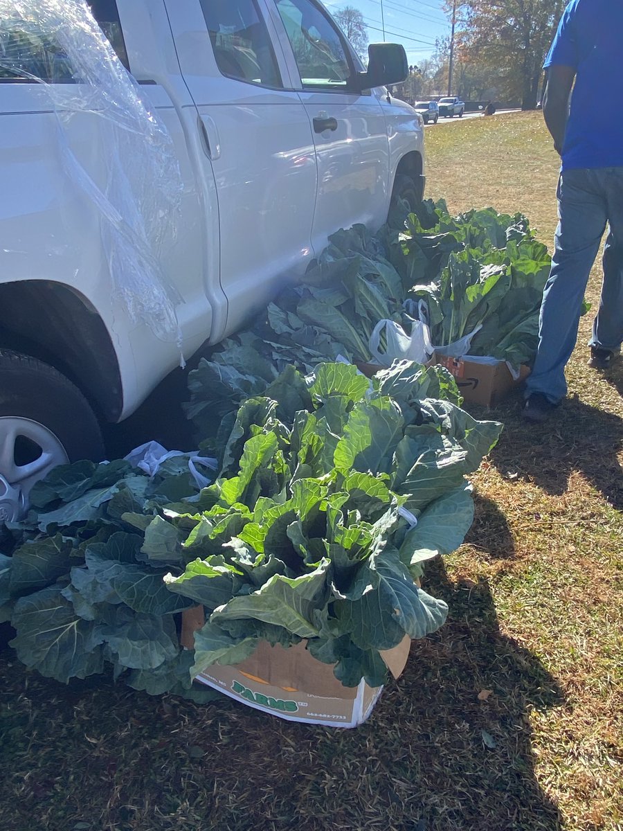 Veronic00304139's tweet photo. Creekside participates with the community food give away at the Metro ATL Urban Farm! ⁦@TravesHyman⁩ ⁦@ThomasFor65⁩ ⁦@Creekside_High⁩ ⁦@creekside_cti⁩ ⁦@creeksideffa15⁩ ⁦@parents4edu_SF⁩ https://t.co/X1uUGnkPnZ