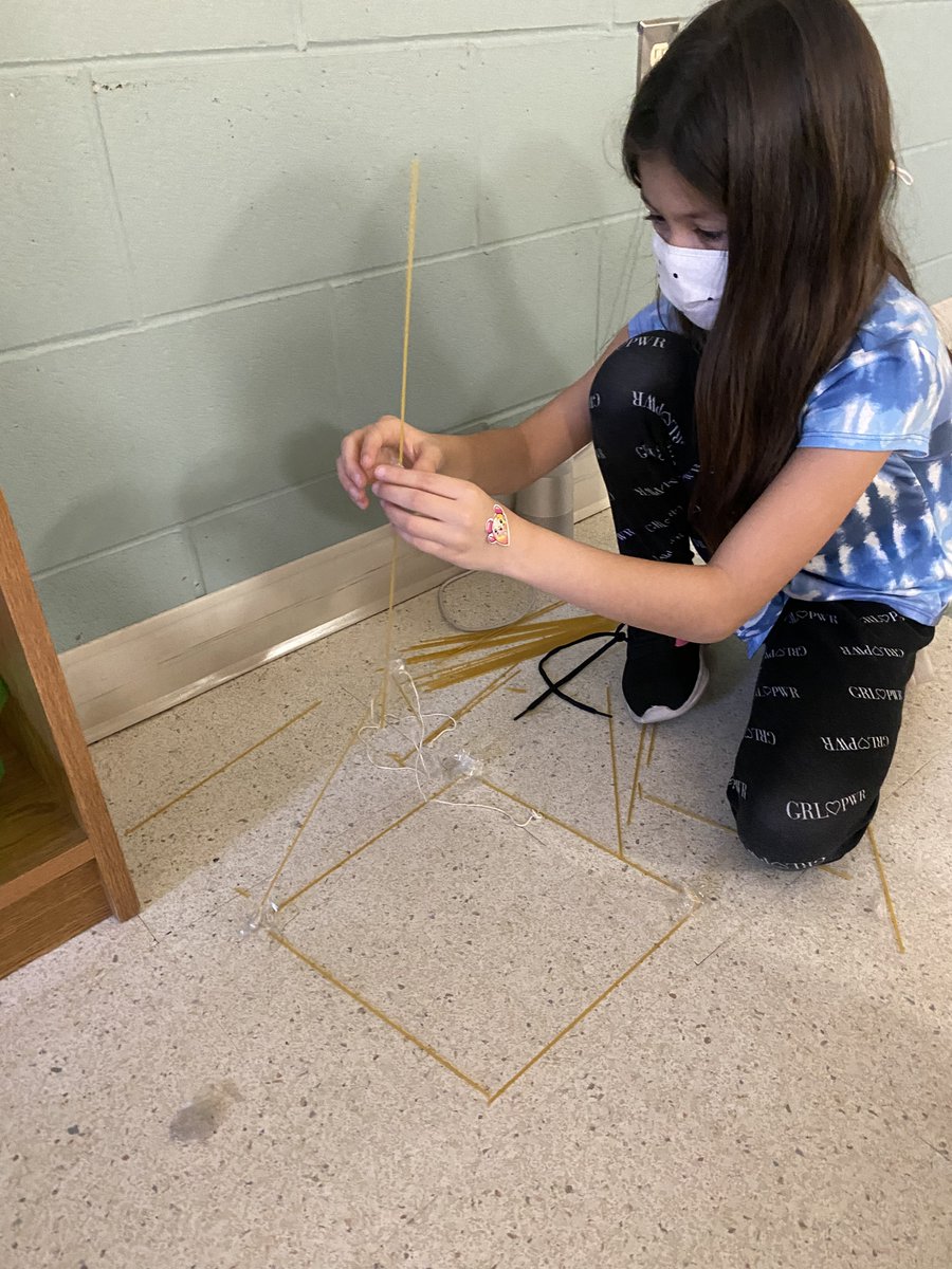 MissCGrade3s's tweet photo. Having fun in Science with "The Marshmallow Challenge." #ScienceIsFun #MarshmallowChallenge #Timber #spaghetti #StrongStructures https://t.co/pFOKJtKxIU
