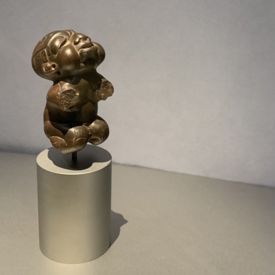 LivyEtoile's tweet photo. #TheAlthaniCollection
Comment ne pas penser au @quaibranly et à son #ExpoOlmèques alors que la dernière vitrine du parcours dévoile quelques statuettes rituelles ?
Sur la côte tropicale du Mexique, ce peuple d’au moins 1200 ans avant notre ère a développé une créativité unique ! https://t.co/fFjkWZ87aW