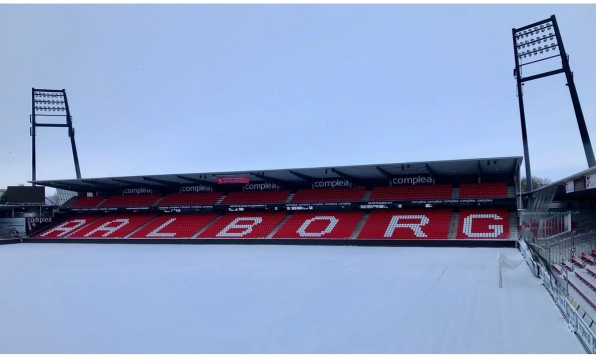 buukitripwire's tweet photo. KLUBBEN FRA DET KOLDE NOOOORD God pause og god jul #SuperAaB 🇵🇪 https://t.co/AdEAYyPrJC