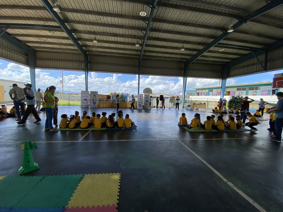 AFTunion's tweet photo. Escuela Elemental Urbana students are getting ready for our second #BookWaves event in #PuertoRico today. @amprnet @FirstBook @Trans_Inst @SeafarersUnion @CrowleyMaritime https://t.co/jIe7OWQUgg