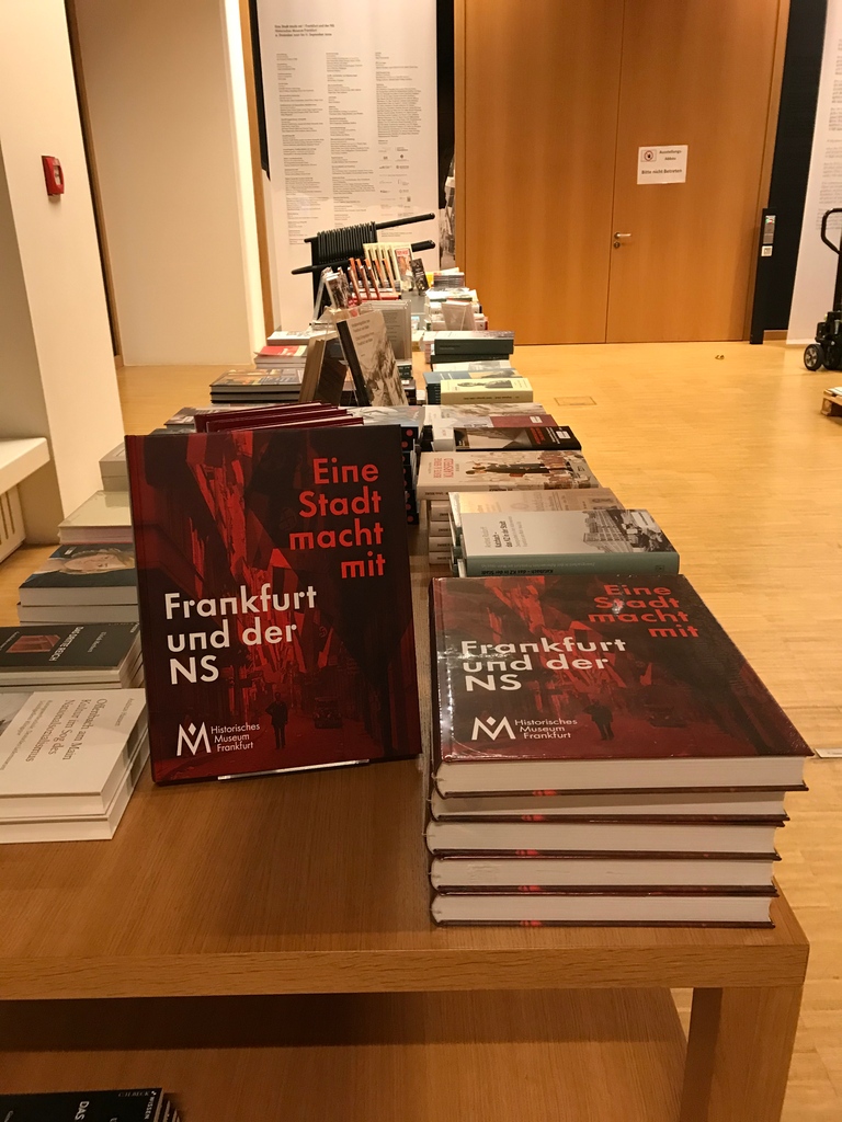 histmus's tweet photo. #Ausstellung Am 9. Dezember 2021 eröffnet "Eine Stadt macht mit. Frankfurt und der NS". Katalog und Ausstellung erläutern anhand von etwa 20 typischen urbanen Orten, wie der #Nationalsozialismus die Stadt Frankfurt prägte. #histmus #OpenHMF #HistoricalMuseumFrankfurt https://t.co/ElQYXfMsm3