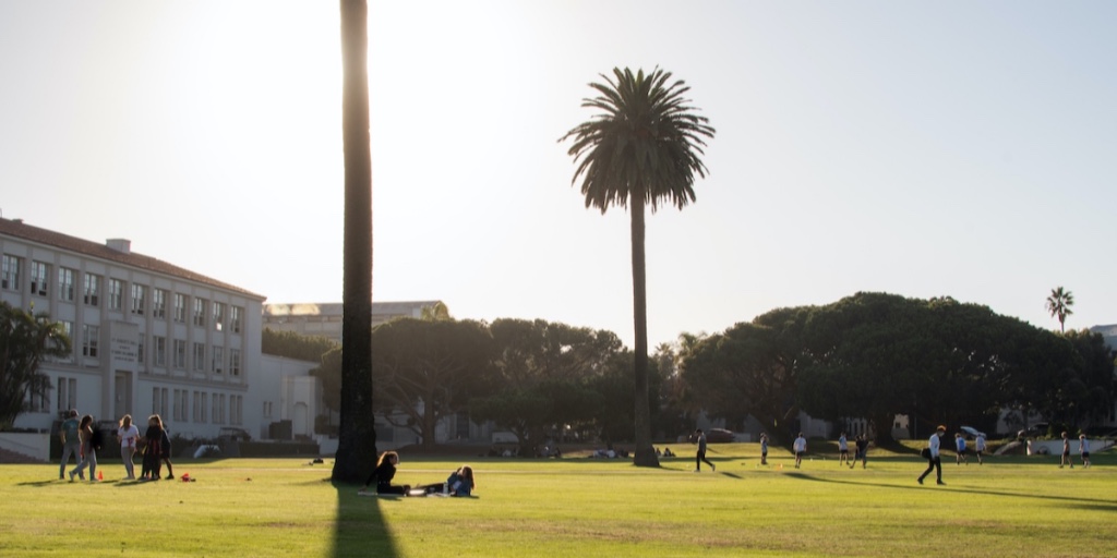LMUAdmission's tweet photo. If you’re a rising high school junior or senior looking for a pre-college experience, LMU Summer Programs is here to help you navigate your summer with purpose. Applications for Summer 2022 are now open.
Apply today: https://t.co/JtMIyK4cAu.
#SummerLions #LMU27 #LMU28 https://t.co/AVM3RMBKJA
