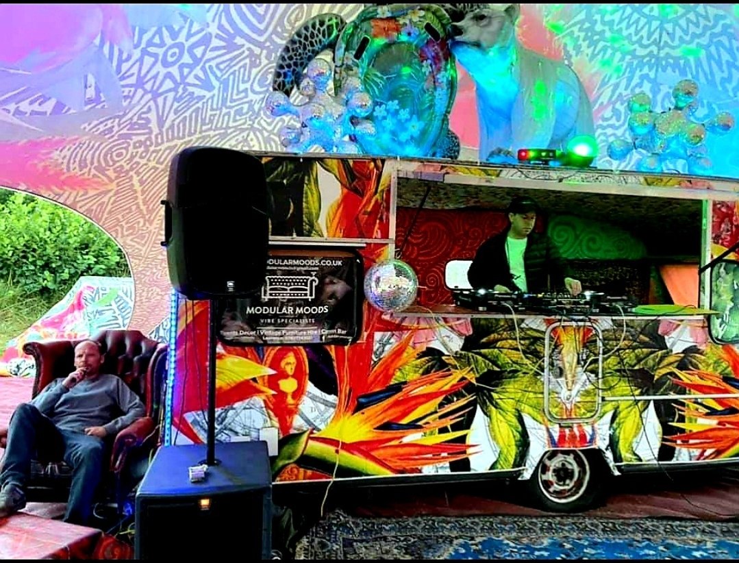 modularmoodsuk's tweet photo. Party vibes meets chiller vibes. Upgrade your events production value with our bolt on mobile festival packages. Seen here at the sell out @knot_tied_festival #modularmoods #vibespecialists #knottiedfestival #mobilefestival #mobilebar #cocktails #cocktailbar #eventbar #sheffield https://t.co/Vp47Mfumtv