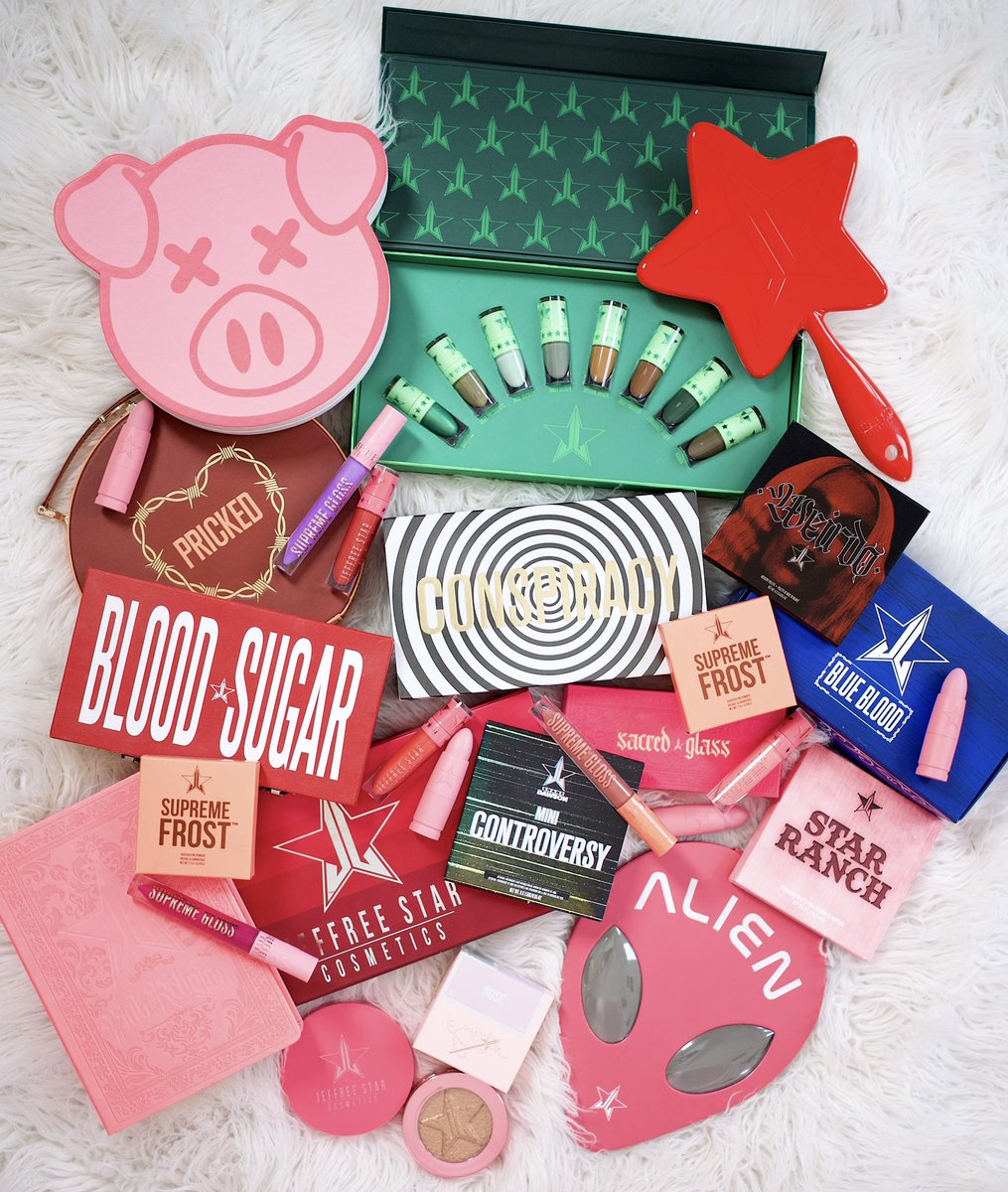 MJunkie88's tweet photo. My #JeffreeStarCosmetics HOLY GRAIL PRODUCTS 2021+ ENTER MY GIANT #CHRISTMASGIVEAWAY 🎄⭐️👇🏼

https://t.co/fcHVMaFDJp https://t.co/kloftLgZbe
