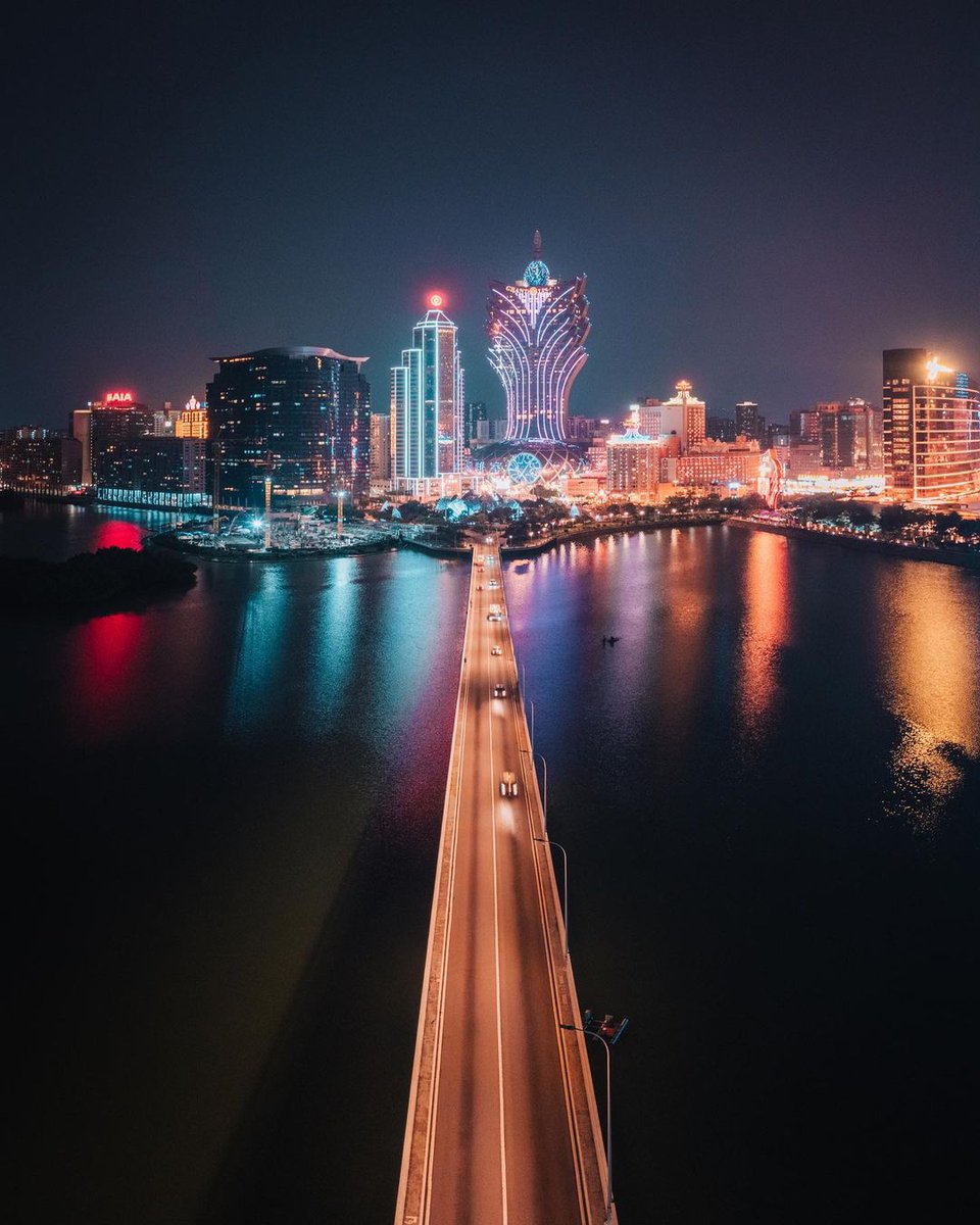 Each Friday in December we're going to be counting down some of your favourite posts from this year. First up at number 5...

What a stunning image of Macao´s glittering skyline to welcome the weekend! ✨😍 
📷 @ jsrpixel

#WowMacao