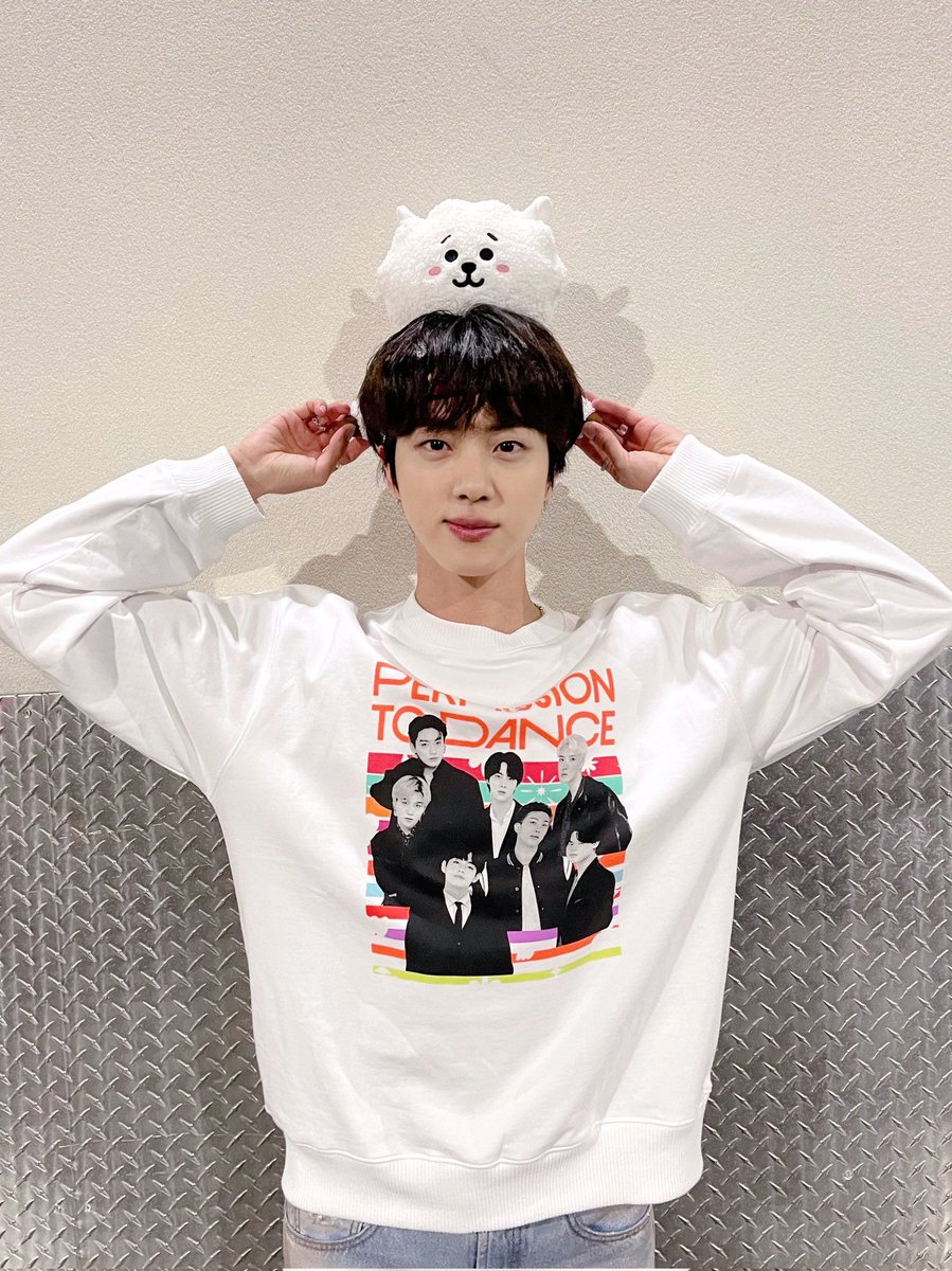 thisiswwh's tweet photo. Last day concert in LA with my lovely son, RJ. Thank you so much ARMY, because of you I can live with smiling everyday. https://t.co/GZMLPqFzxf