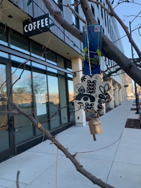 downtownDSMUSA's tweet photo. The first set of ornaments have been hidden! Head to #downtownDSM and find these gorgeous handmade gifts made by #DSMlocal artist Hanna Piepel! 🎄 https://t.co/aEIMeanyzU