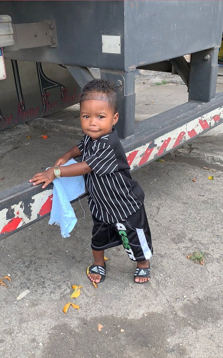 Menina_Rhaay21's tweet photo. ' Olha essa coisa linda gentiii eu q fiz tá 👣💙🥰🥰 https://t.co/Lals83QkXn