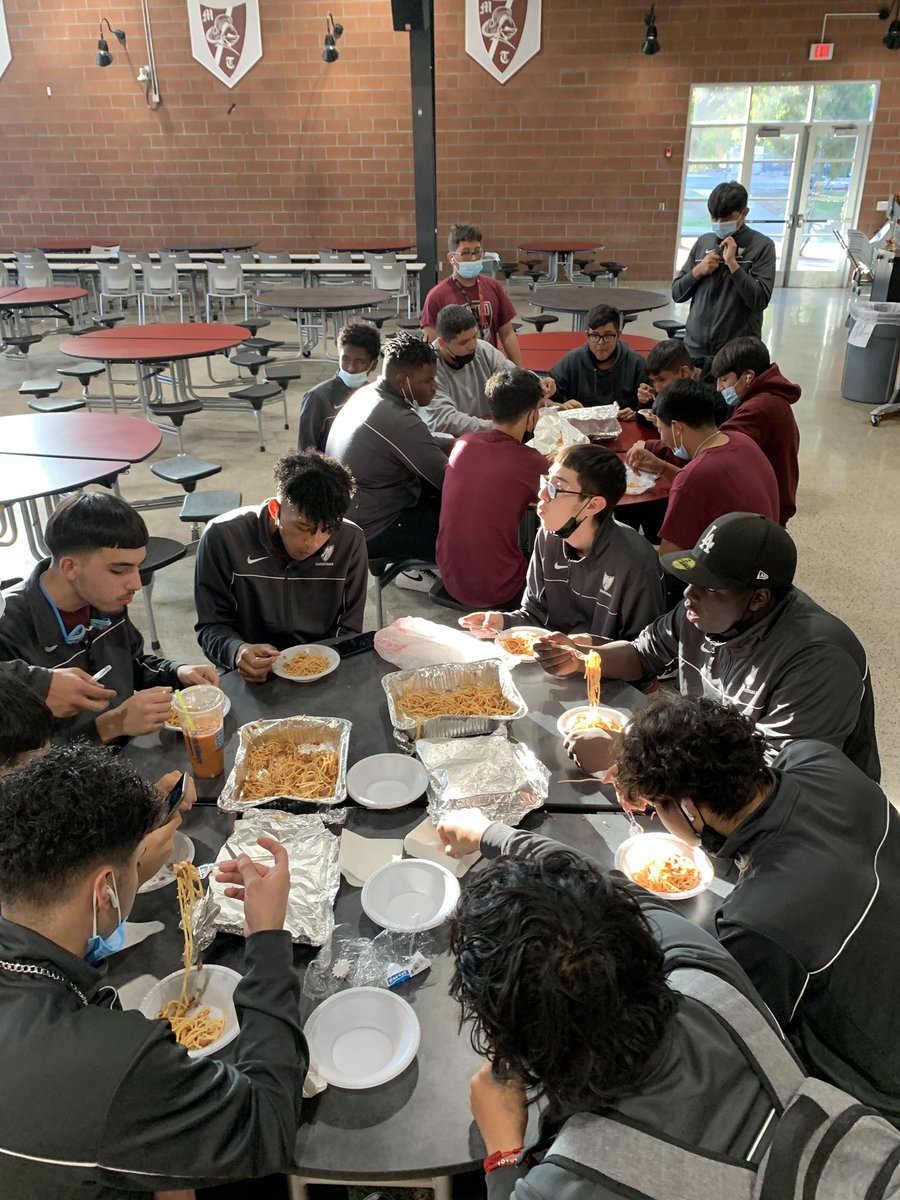 MetroTechBball's tweet photo. HUGE thank you to McGurkee’s Italian Kitchen for providing pregame meals for our boys. https://t.co/ERccWqfrTC https://t.co/m0LcV4APjR