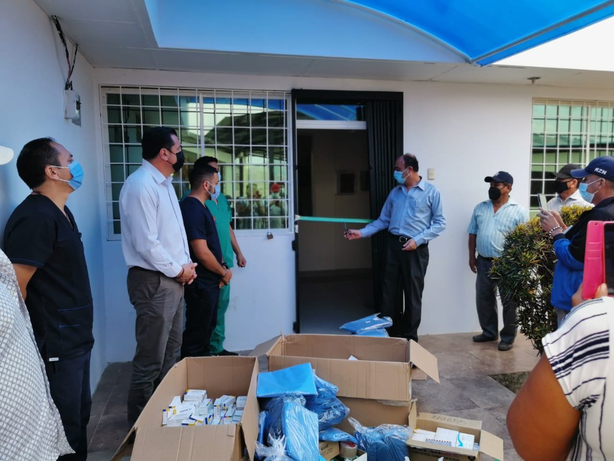 MarlonAguirreJ's tweet photo. Con el propósito de brindar atención integral se dotó de biomateriales, prendas de protección y medicinas.Asi mismo se entrega la Obra de Mantenimiento del Dispensario Gramales del Cantón Pindal. Fortaleciendo la Seguridad Social en beneficio de los afiliados!! @IESS_Campesino https://t.co/dtTY7E0hJj