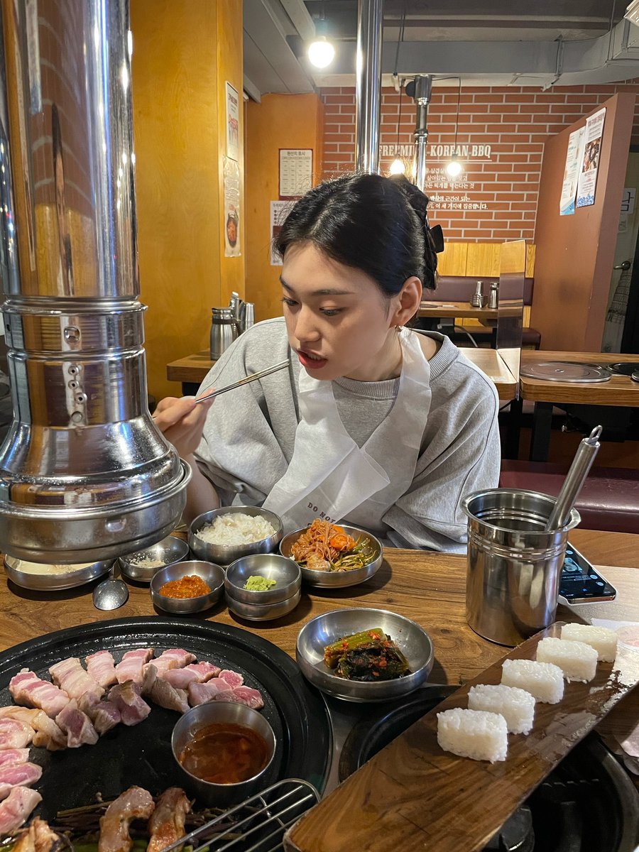 LucyGalaxy0831's tweet photo. Happy birthday, Kim Doyeon! ❤️

To the sister that Lucy clings onto a lot, hopefully Doyeon will soar even higher and only receive happiness and good things in life ❄️❤️

(Pics taken by Lucy 🥰)

#HAPPYKIMDOYEONDAY #WinterFlakeDoyeonDay https://t.co/27j1qA6MZe