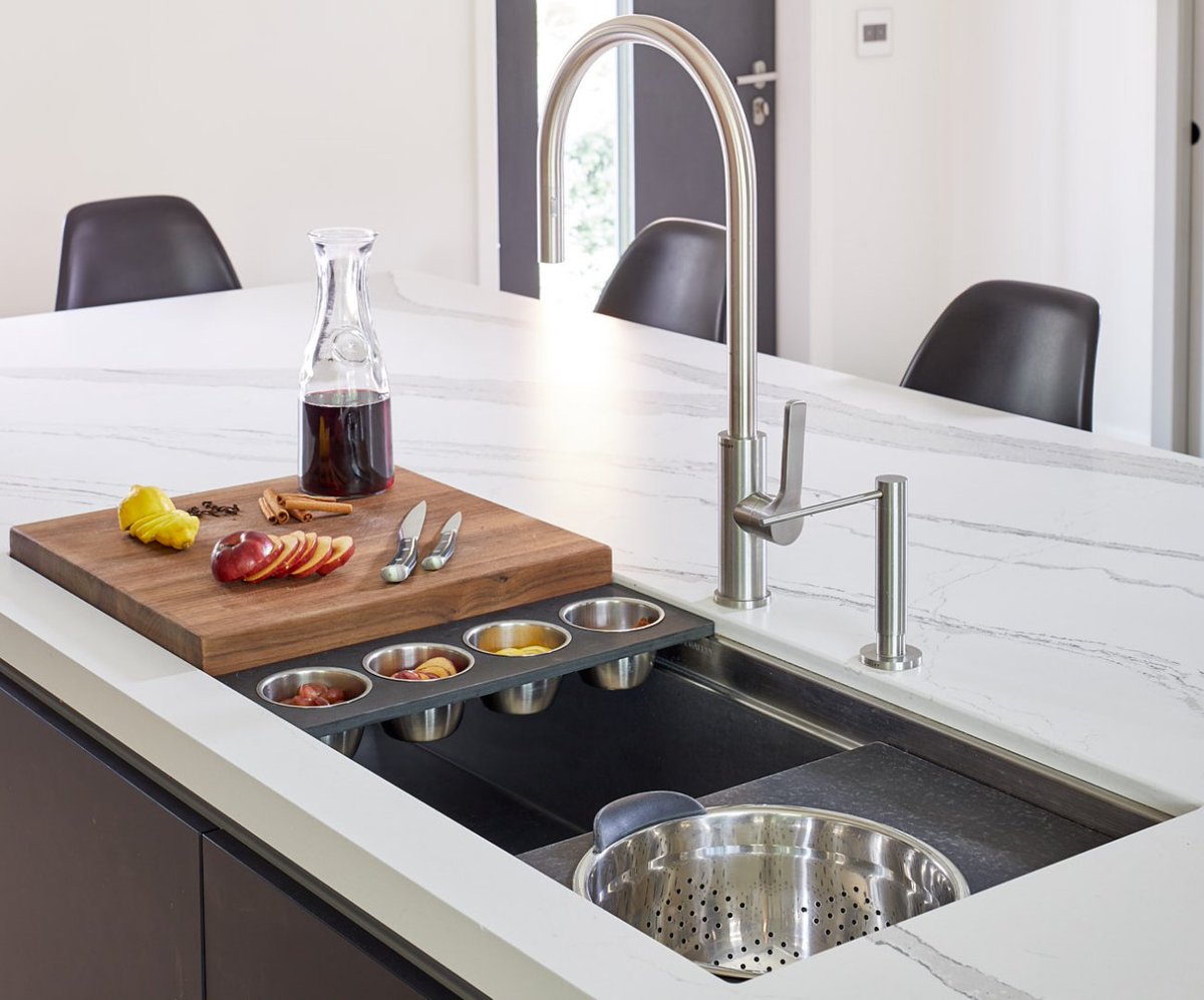 Hors d'oeuvres, entreés, wine, and (most importantly) family gathering around #TheGalley. ‘Tis the season!