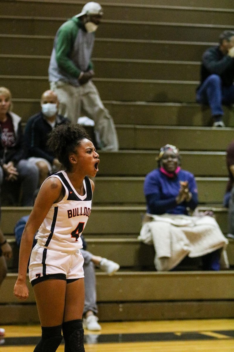 gotta turn up its senior year !! 🧡🖤