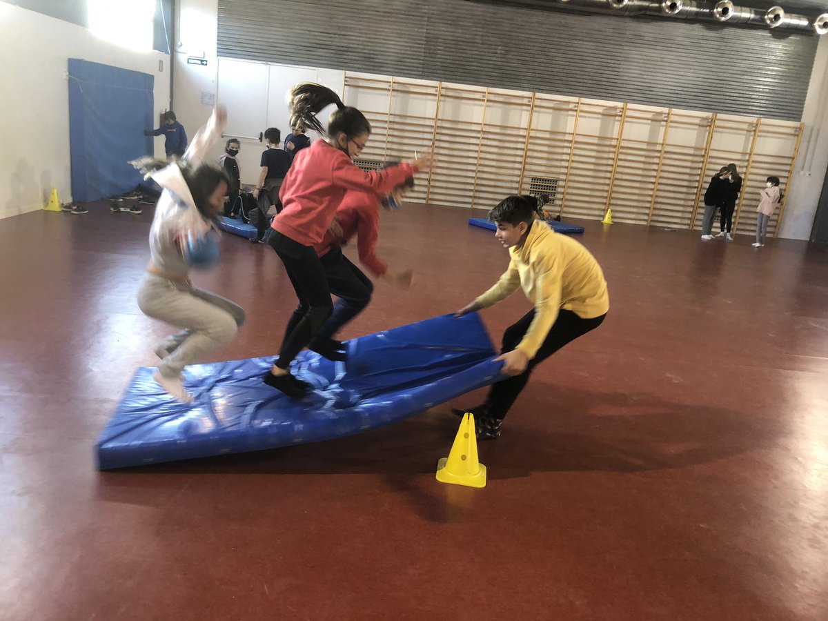 Acabem la setmana cooperant per assolir reptes físics! #priIEMM #edufis <a href="/Formiguescoop/">FormiguesCooperatives</a>