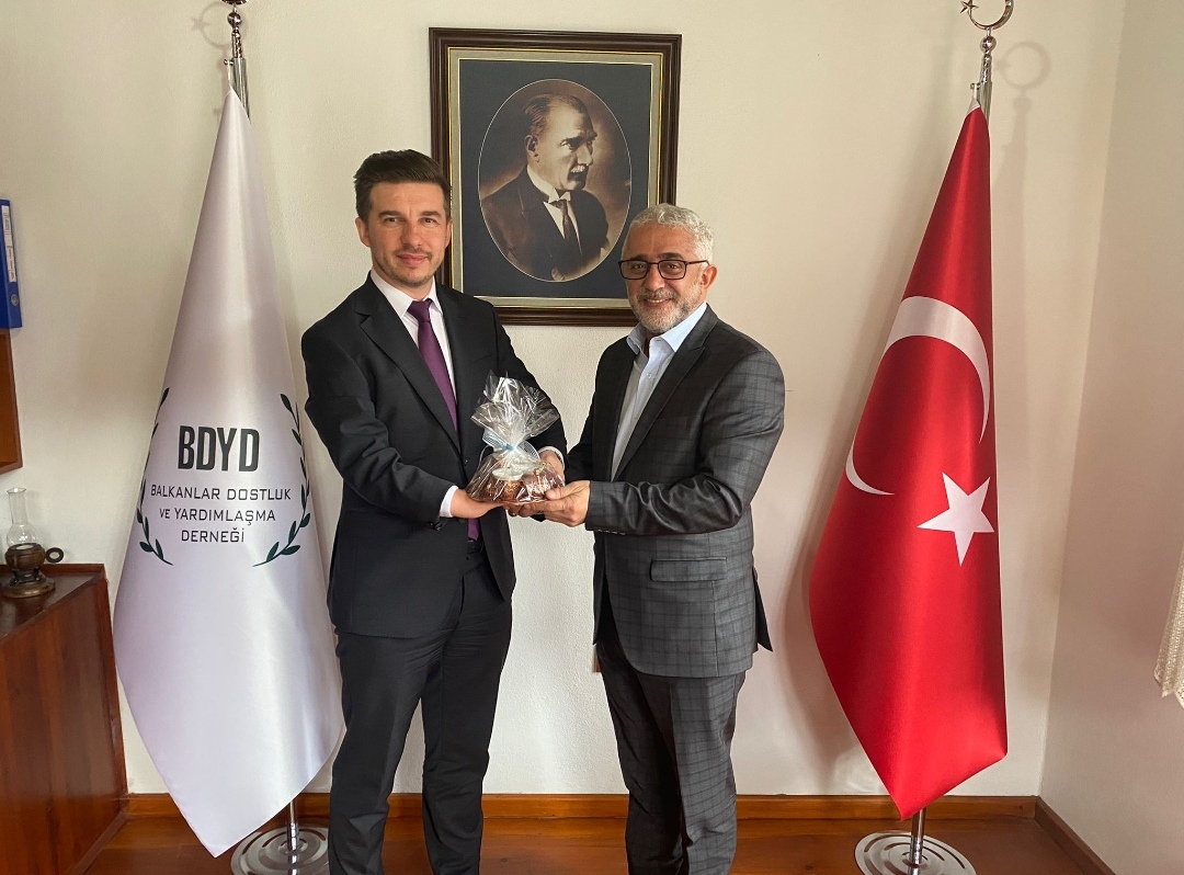 Bosna Hersek Ankara Büyükelçisi Edis Alagiç, derneğimizi ziyaret etti. Genel Başkanımız Sinan Balkaya, Bosna Hersek'te yürütülen çalışmalar hakkında Alagiç'e bilgi verdi ve görüş alışverişinde bulundu. <a href="/SinanBalkaya69/">Sinan Balkaya 🇹🇷</a> 

#BosnaHersek 🇹🇷🇧🇦
#Balkan