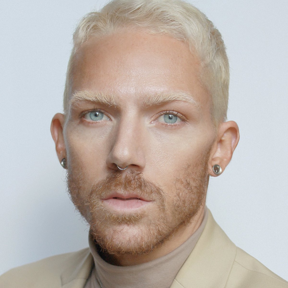 XanderMckeeFans's tweet photo. Xander with different hairstyles #hair #blonde #brunette #red #ginger #stretchedears #gauges #bleachedeyebrows https://t.co/Ucg1SUrIwB