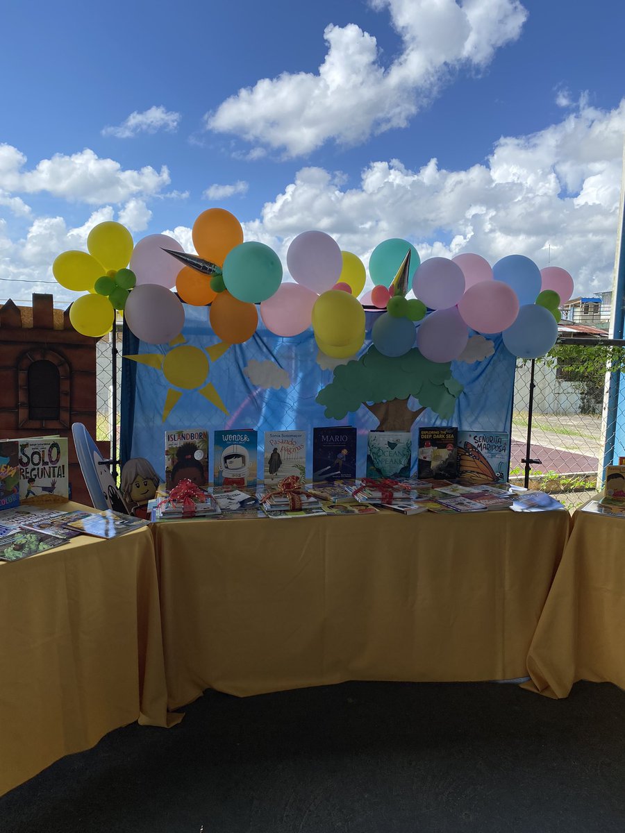 AFTunion's tweet photo. Our partnership with @FirstBook and @Trans_Inst made it possible for @amprnet teachers to give their students the gift of reading! #BookWaves https://t.co/hMdsHRloRL