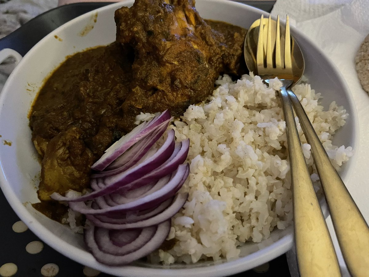 LynzP01's tweet photo. #dinner. #chickensalan with #rice. #yum #yummy #yumyum #nomnom #homemade #homecooking #authenticcooking #food #foodie #foodiefriday https://t.co/VNi8EdTi3c