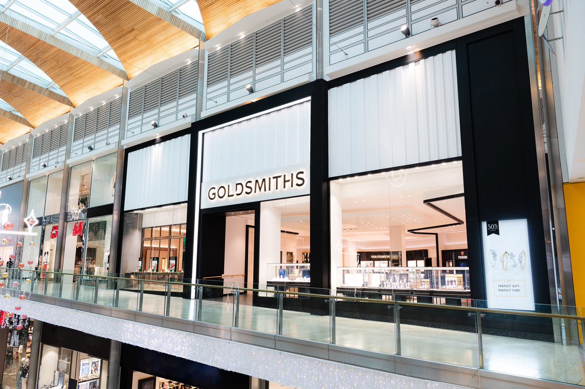 Highcross's tweet photo. Goldsmiths has opened its doors today revealing a dynamic new design &amp; shopping experience.
The new expanded showroom boasts a fresh interior concept, as well as a line-up of luxury timepieces and fine-jewellery brands. There's even a bar and seating area 😍 https://t.co/dsx5mEN8d1