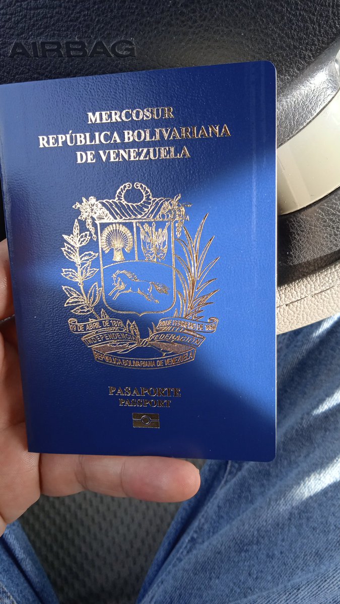 FeblesAngel21's tweet photo. @mccoam Agradecido con tu ayuda como guía para poder tramitar mi pasaporte después de pasar tiempo esperando la reprogramación Desde el 16 de septiembre me asignaron cita para el día 9 de noviembre pase hoy de casualidad por saime de Cagua y pude retirar mi tramite sin problema https://t.co/NV9c86YZDw