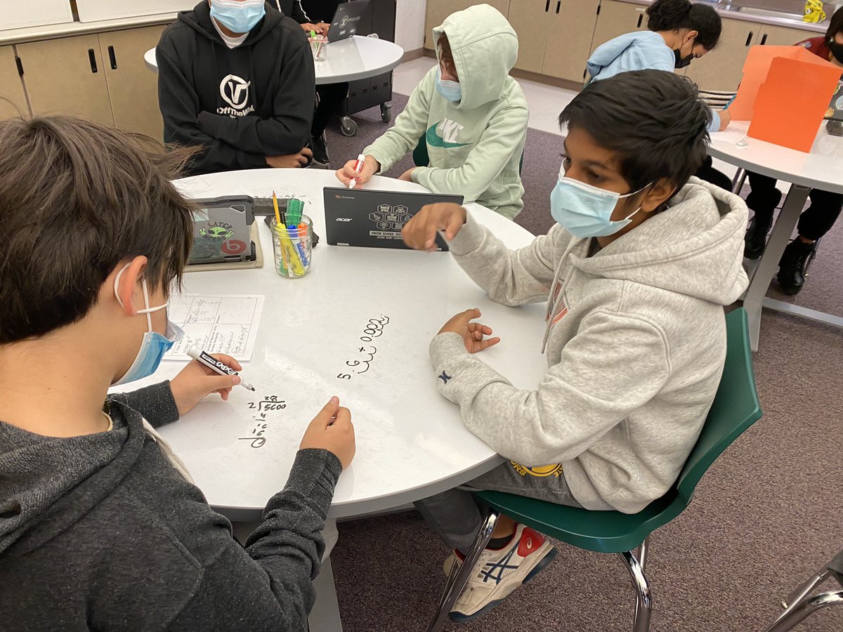 ReynoldsMath's tweet image. Math Clinic tutors are seriously awesome. #studentshelpingstudents #teamUMS #UMStwitterbingoV4