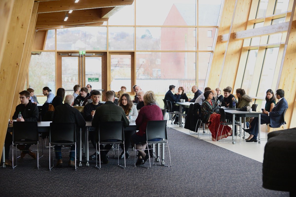 UoNScience's tweet photo. Day 7 of #UoNScienceAdvent🎄
@ChemistryUoN are hosting the Winter Prize Giving Event today!
The event at the GSK Carbon Neutral Laboratory will be a celebration of undergraduate prize winners with four separate prizes, including the Robert Ficken Award 🏆 https://t.co/1uBMdCN8hw