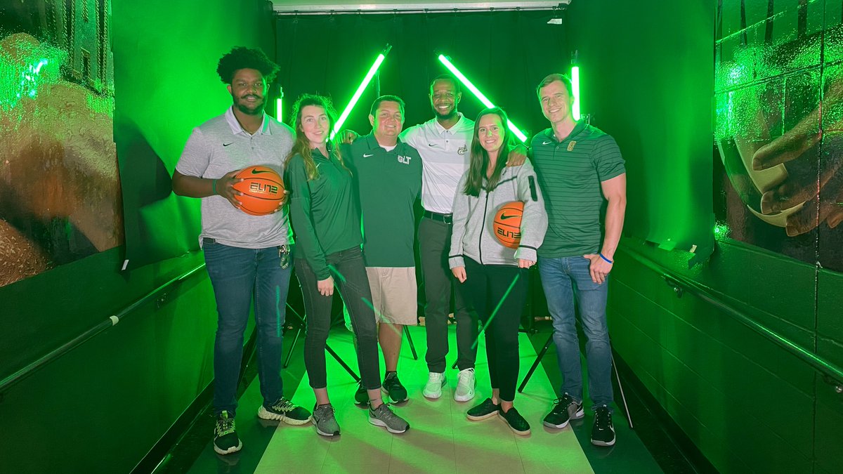 zackmckay_'s tweet photo. Come work with us ⤵️

Creative Services Director
🔗» https://t.co/SJULOpOM9h

Assistant Director of Creative Video
🔗 » https://t.co/7gTy9Xdk8U

#smsports https://t.co/McRssOMRC3
