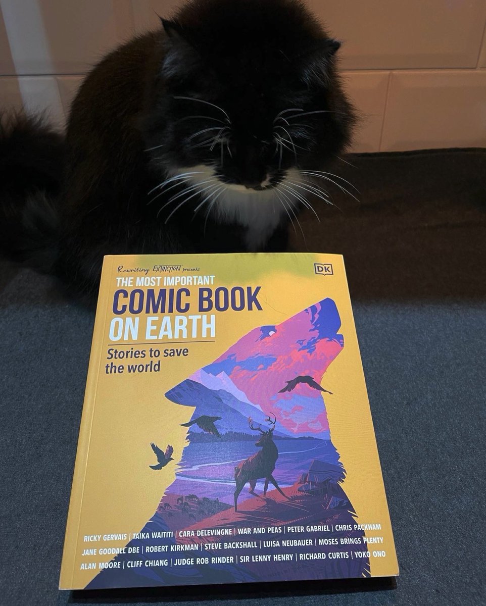 tjd19's tweet photo. Christmas gift from work ‘The Most Important Comic Book on Earth - stories to save the world’ 🌏🍃🌳🐺🦉🦌🔥😔 #millyandmollysmustread #recommendedreading #everyoneshouldreadthis 🐱📖🐱 https://t.co/2W3aggntAV