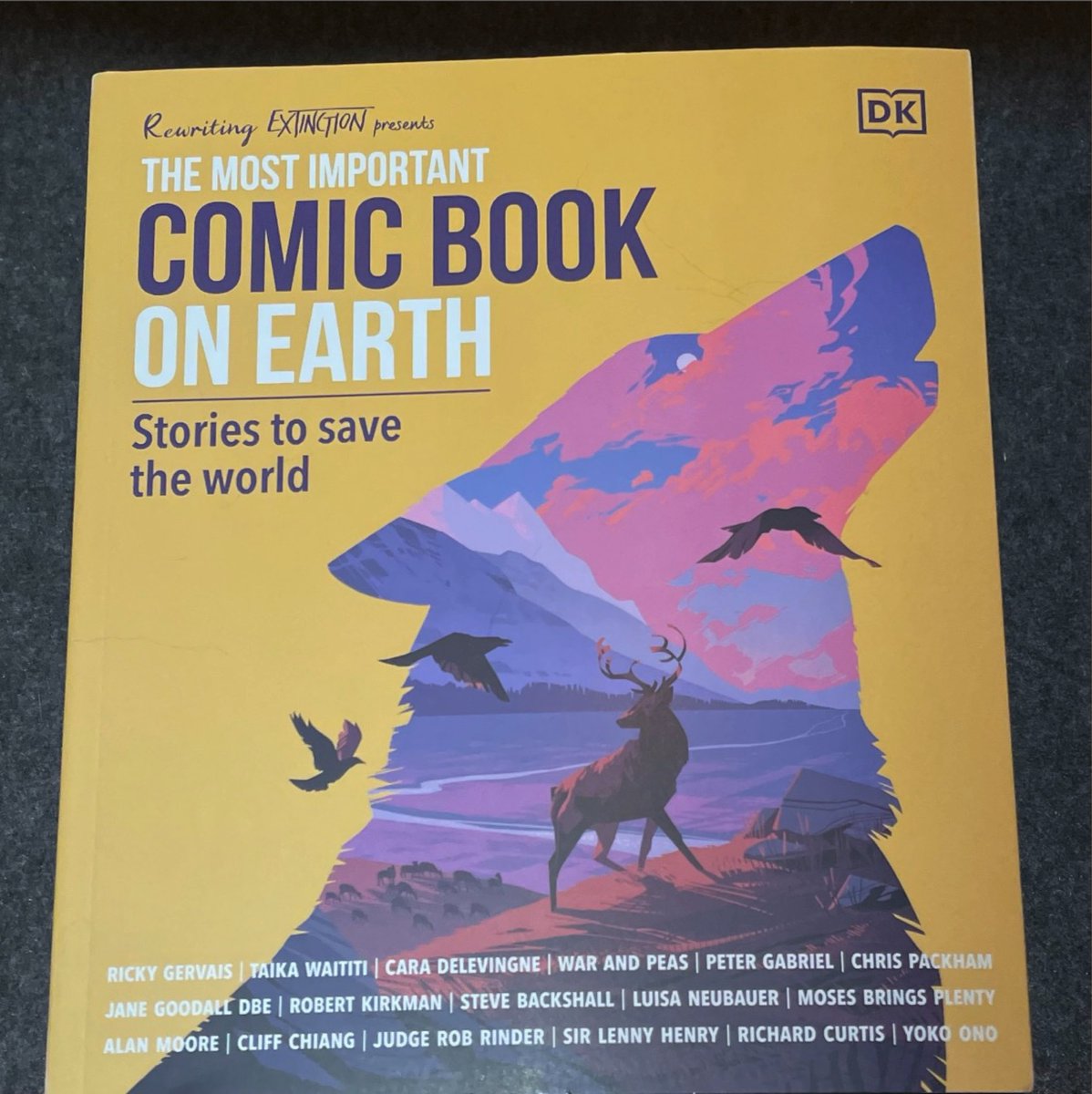 tjd19's tweet photo. Christmas gift from work ‘The Most Important Comic Book on Earth - stories to save the world’ 🌏🍃🌳🐺🦉🦌🔥😔 #millyandmollysmustread #recommendedreading #everyoneshouldreadthis 🐱📖🐱 https://t.co/2W3aggntAV