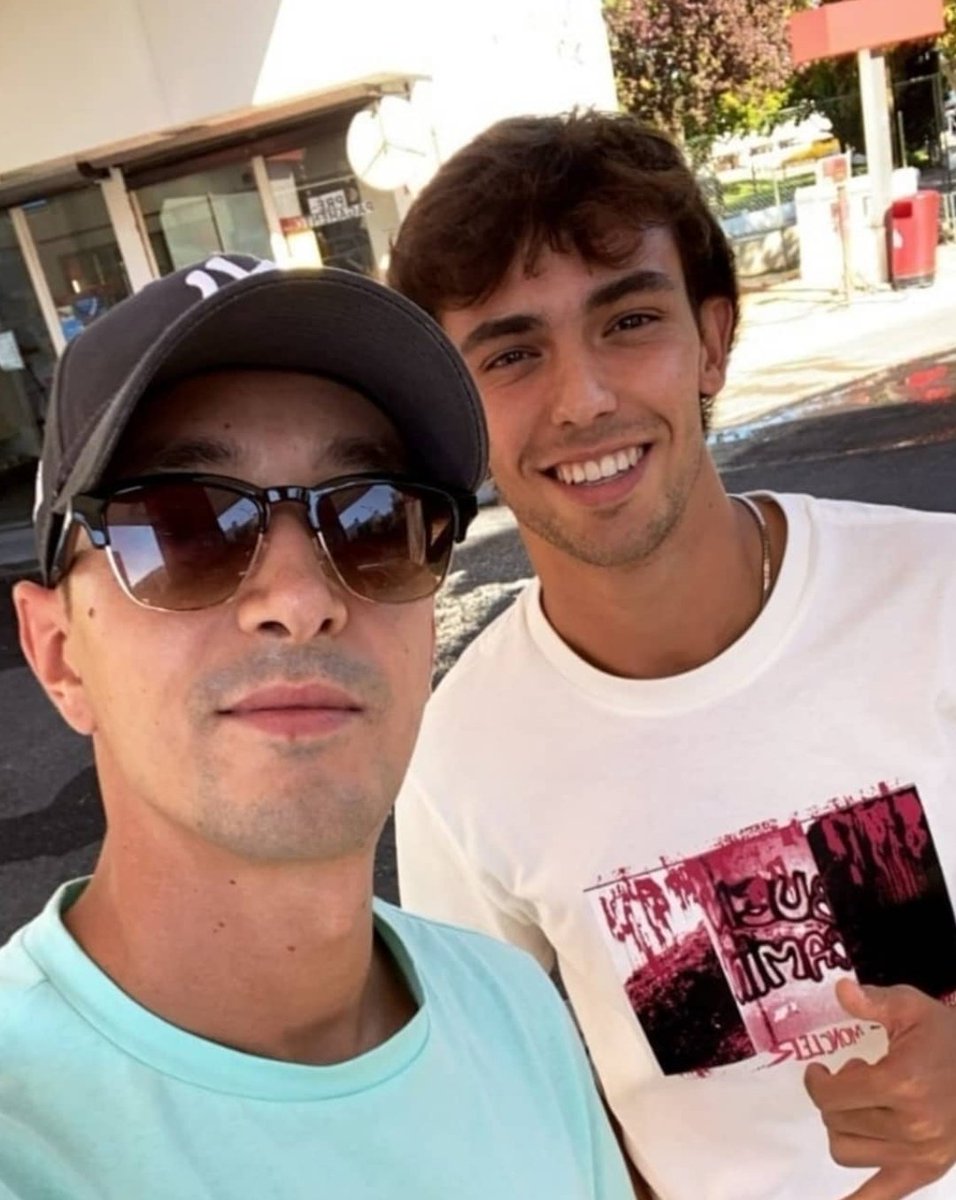 Passei aqui só para dar os parabéns ao Iuri 🍻

Pena que esta seja a única foto que tenho com ele mas guardo boas recordações deste momento!

Abraço primaço. <a href="/osprimosboy/">OS PRIMOS</a>