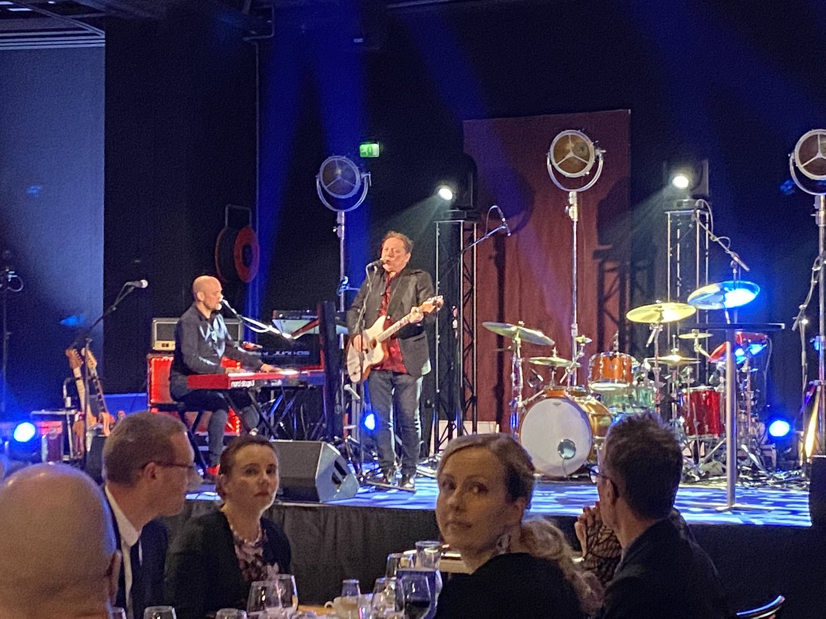 TimoJHanninen's tweet photo. Aamulehti 140-vuotisjuhlat ja Heikki Salo viihdyttää. #aamulehti140 q https://t.co/S8a9G2P3Wo