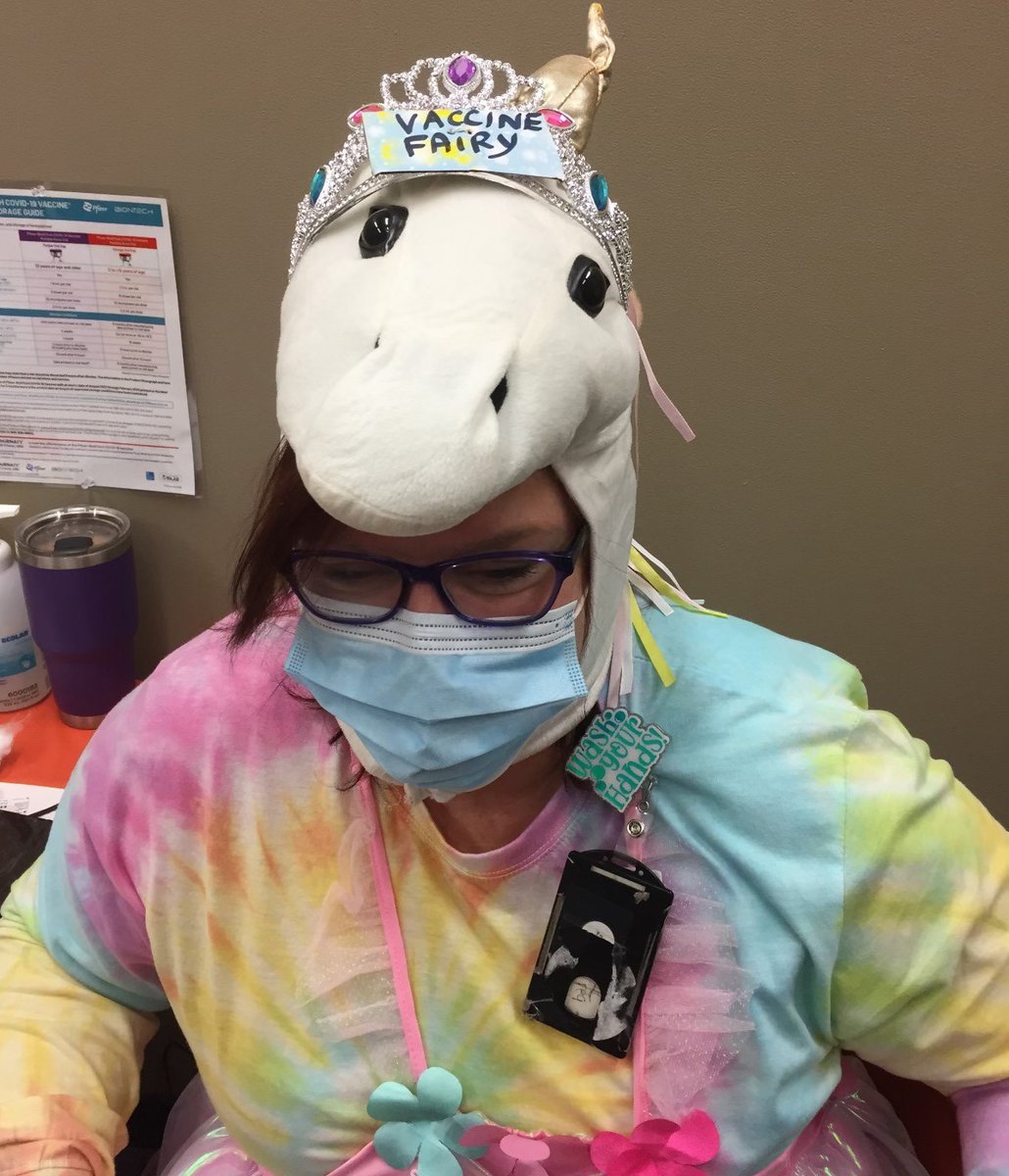 SaskHealth's tweet photo. On Nov 24, another group of #Saskatchewanians became eligible for their COVID-19 vaccinations: kids aged 5-11 yrs.  Vaccination teams sprang into action to create kid-friendly spaces that would make getting a vaccination a little less scary. https://t.co/dI3M1gEfd9 https://t.co/2qXp0C15ka