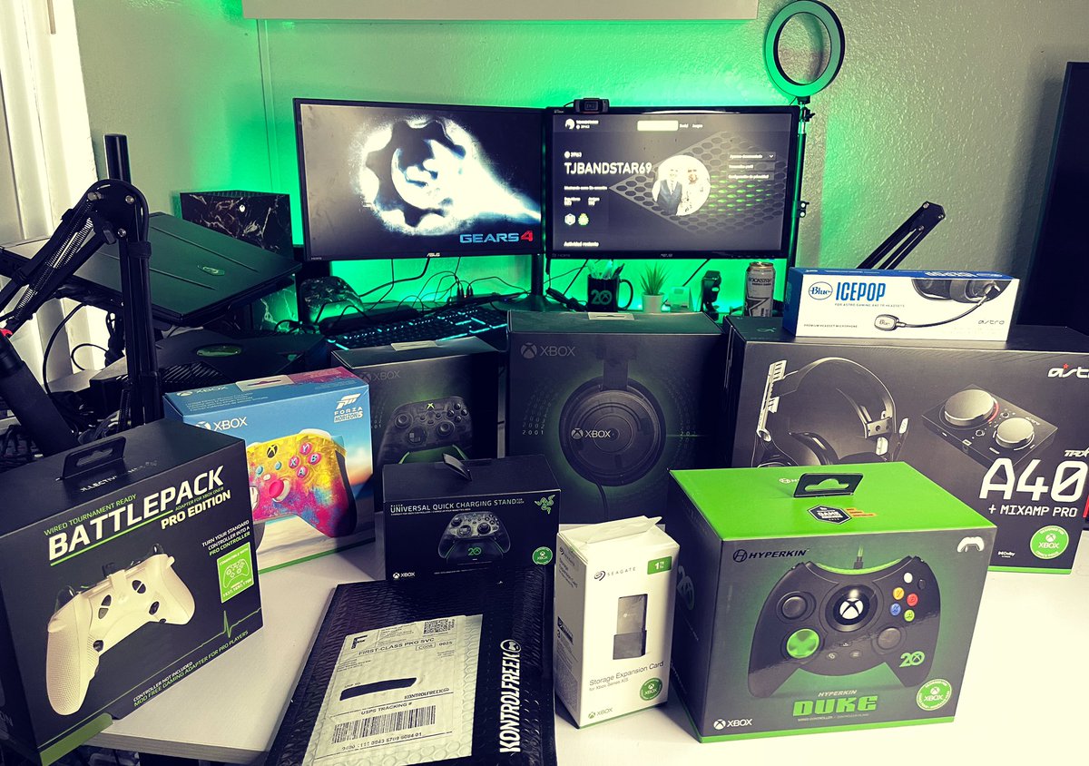 Se me sigue acumulando el trabajo, el Black Friday vino a empeorar las cosas. 😜#xbox20thanniversary #Xbox20aniversario #ForzaHorizon5 #CollectiveMinds #StrikePackProEdition #AstroGaming #AstroA40 #BlueMicrophones #BliePremiumHeadsetMicrophone #Hyperkin #HuperkinDuke #RazerGaming