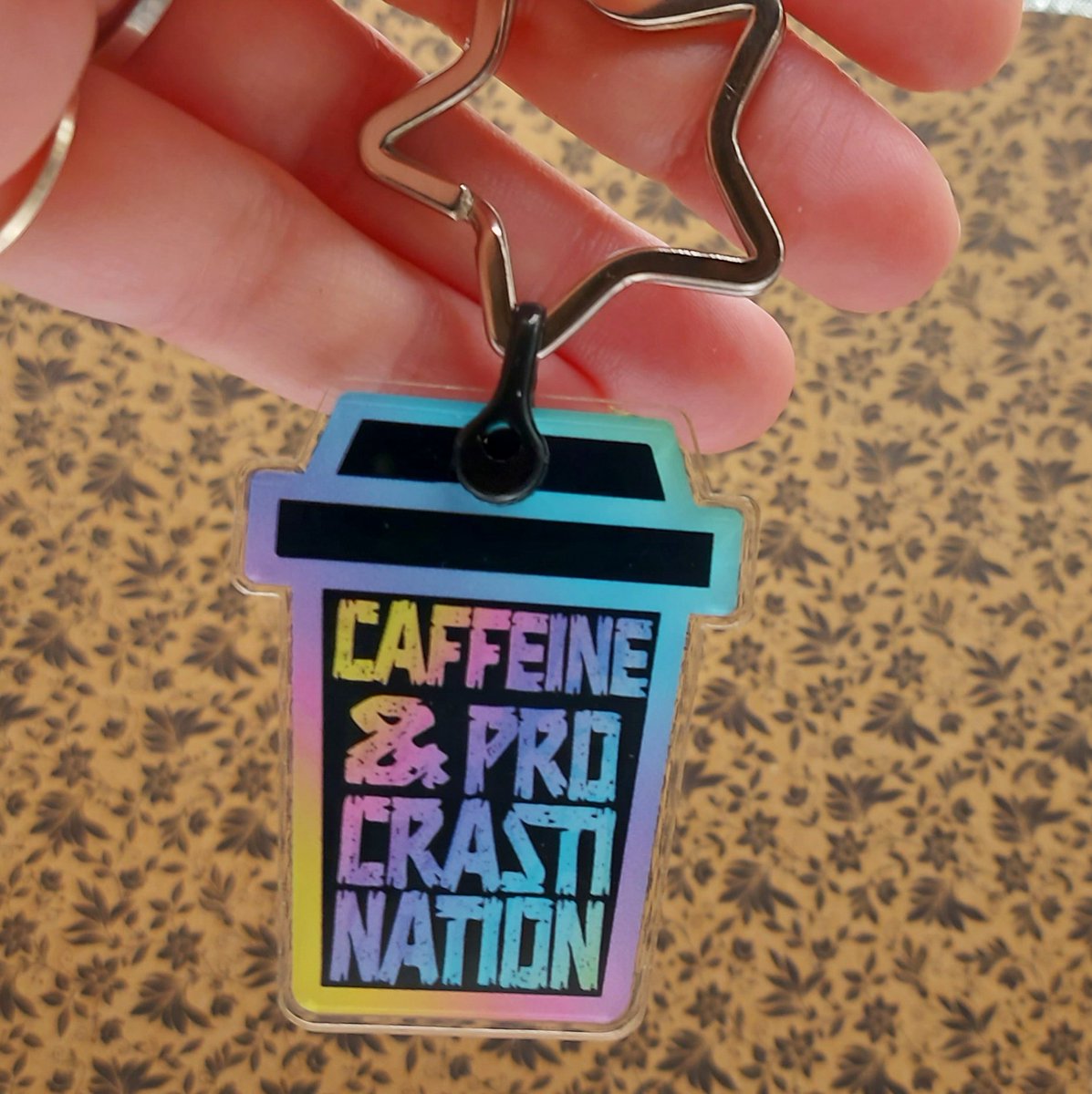 Mein Lebensmotto gibt's jetzt als feschen Schlüsselanhänger auch im Shop 🥰☕🐇 #kaffeeliebe
cafeplotbunny.at/produkt-katego…