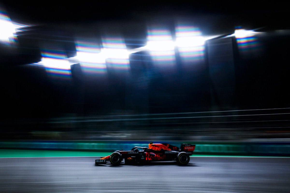 SChecoPerez's tweet photo. ¡Increíble pista! 
Mucho por mejorar para estar mañana en la pelea💪

Amazing track! Plenty to improve to be in the fight tomorrow #saudiarabiangp https://t.co/b21uUN9C1s