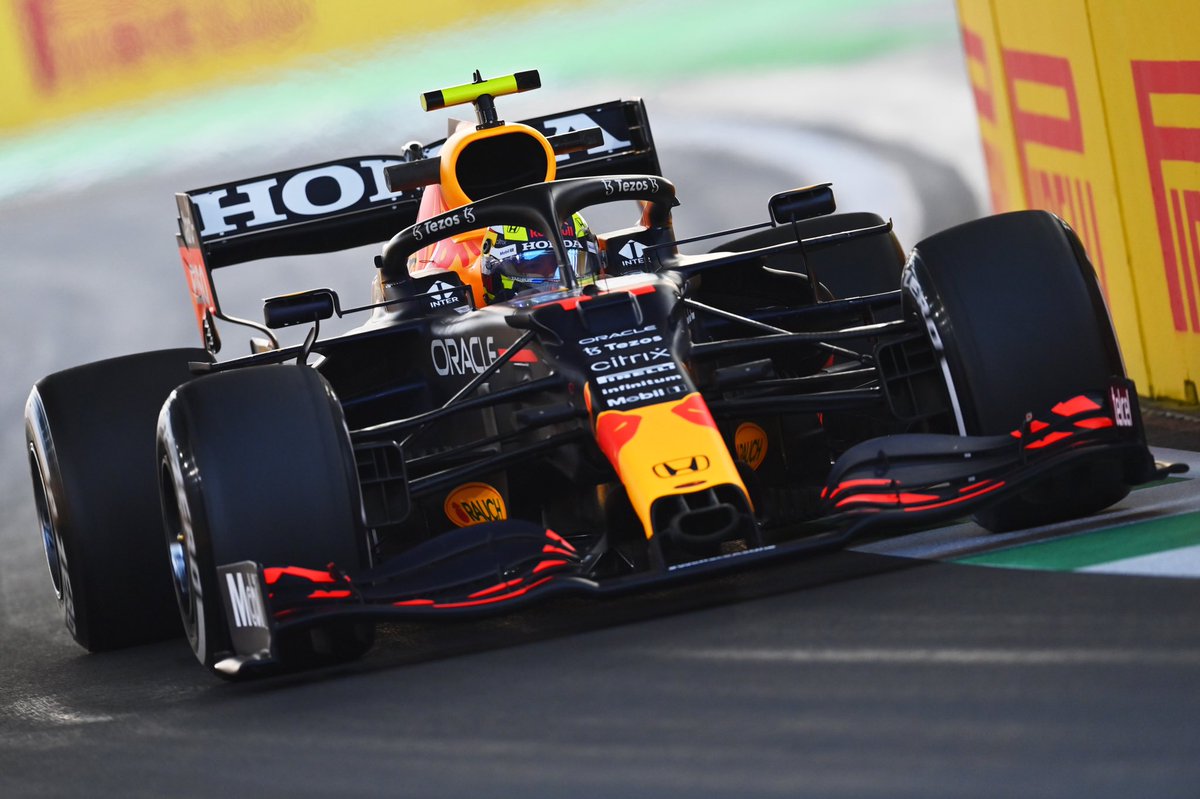 SChecoPerez's tweet photo. ¡Increíble pista! 
Mucho por mejorar para estar mañana en la pelea💪

Amazing track! Plenty to improve to be in the fight tomorrow #saudiarabiangp https://t.co/b21uUN9C1s