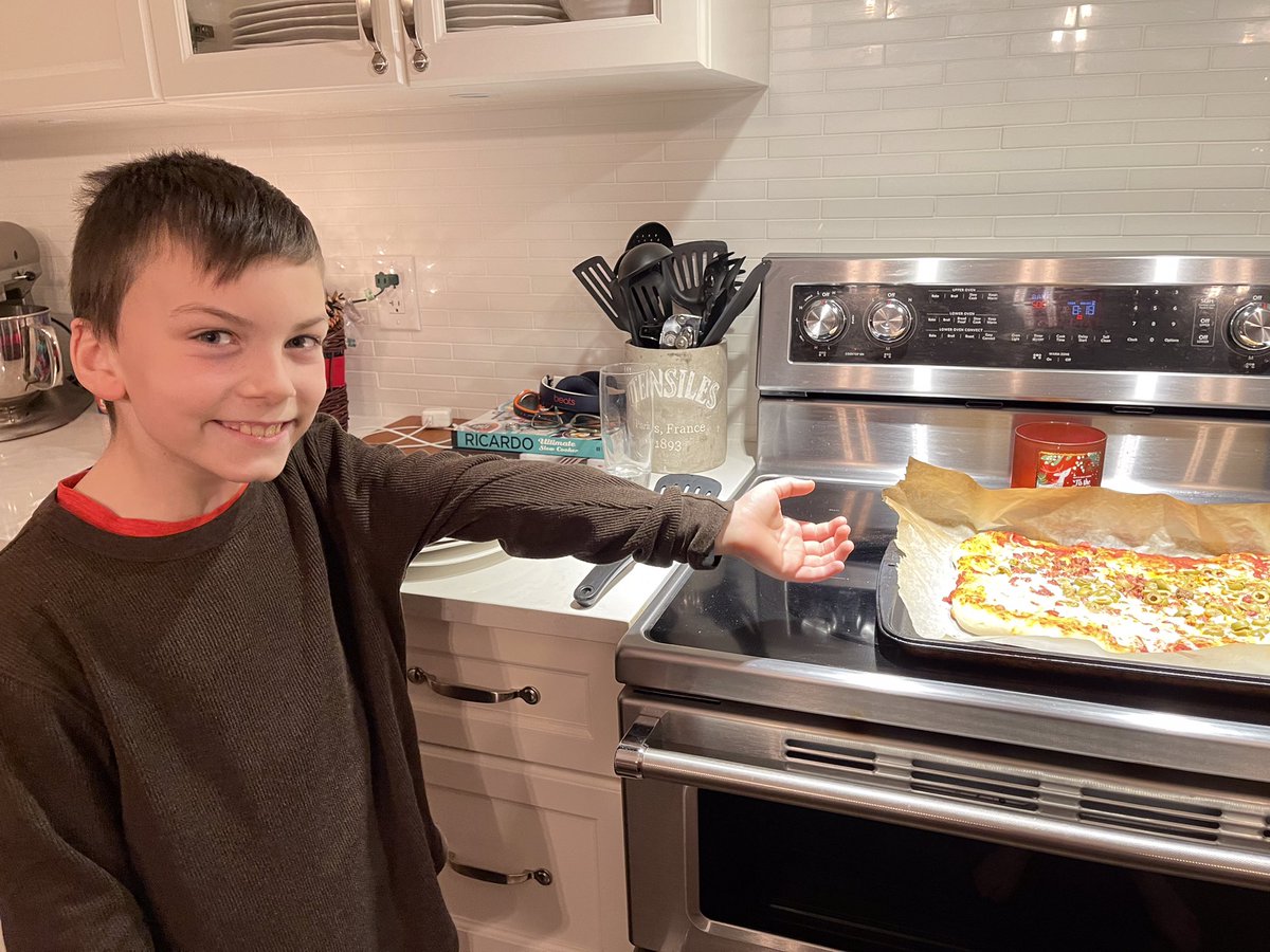 MrPoutineMPB's tweet photo. Pas de poutine ce soir!!! Merci @BP_BARRHAVEN pour nous avoir aider à préparer notre repas…C’était délicieux!!! @MPaulBaxterOCSB https://t.co/fIWk3oCJRC