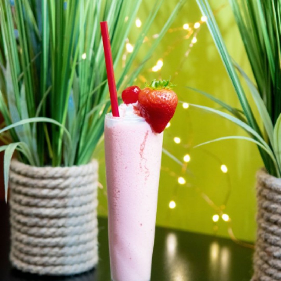 DonaMexican's tweet photo. For our strawberry fans out there! 🍓💕

🎼 Santa Domingo plays every Friday and Saturday! 
⏰ Open Thurs-Sun 12pm - 9pm

#santarosacalifornia #mexicanrestaurant #mexicanfood #mexicanfooddaily #mexicanfoodlover #mexicanfoodie #sonomacounty #bayarea https://t.co/dbUQIwcqgM