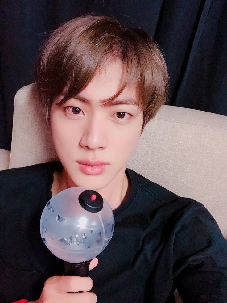 JUNGK00PID's tweet photo. El amor de Seokjin hacia ARMY es el más puro que existe; a thread. https://t.co/ooW6JgHB2V