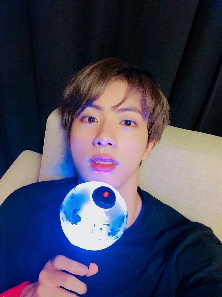 JUNGK00PID's tweet photo. El amor de Seokjin hacia ARMY es el más puro que existe; a thread. https://t.co/ooW6JgHB2V