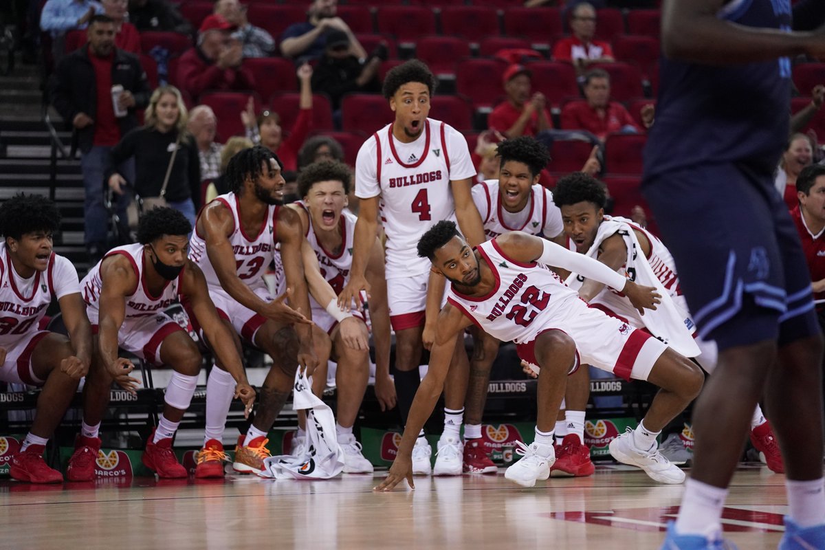 FresnoStateMBB's tweet photo. Find a hype squad, like our squad. 🔥 💯

#GoDogs | #ValleyTough https://t.co/dtvXRshfAN