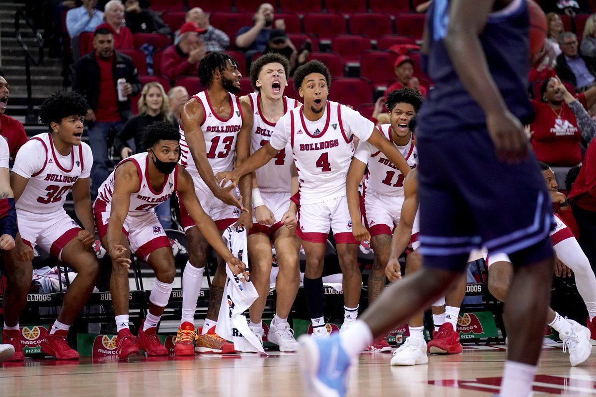 FresnoStateMBB's tweet photo. Find a hype squad, like our squad. 🔥 💯

#GoDogs | #ValleyTough https://t.co/dtvXRshfAN