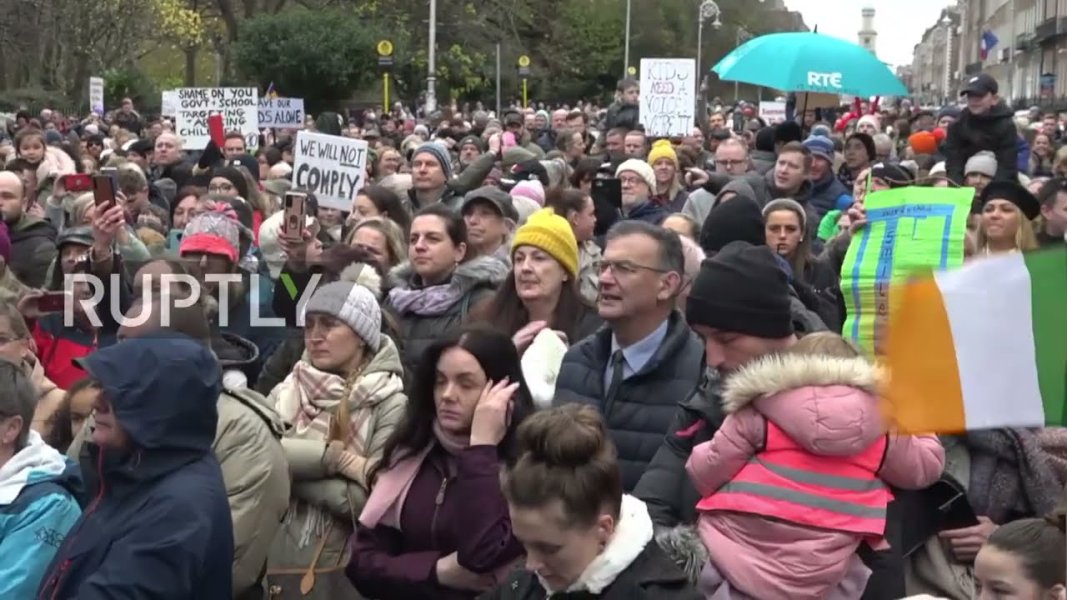 RollingRevolt's tweet photo. #RightBias #GovBias
Ireland: Face mask rules for children spark #protest in Dublin
https://t.co/Y9jY3k1tog
By Ruptly - 3 Dec 2021

29S

#BROLL
#preprinted 40+%

rr-817 #RollingRevolt https://t.co/hsjFj0yFYU