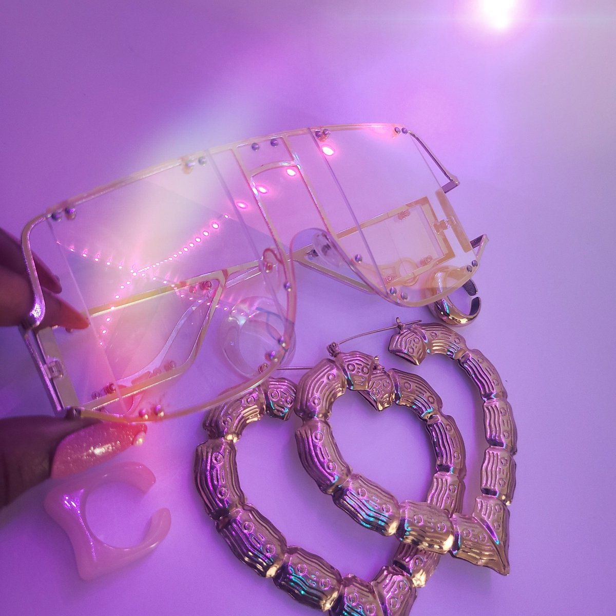 PinkVault's tweet photo. Girl Gang Essentials 🖤 Shop Black Owned Fashion Accessories https://t.co/o0pNVv5cJW https://t.co/UekOwsea06