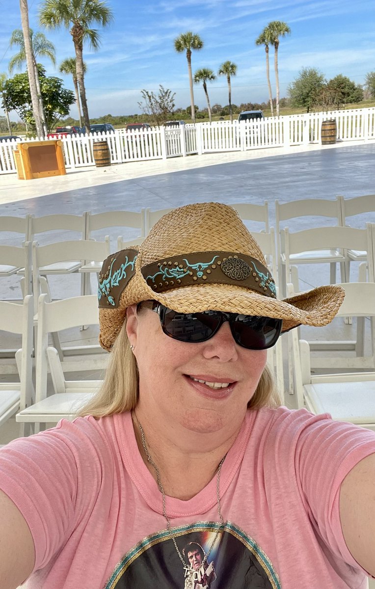DeenasDays's tweet photo. A beautiful day for an outdoor concert
under the pavilion!
#ETAHolidayRetreat #RiverRanch https://t.co/nCgC4rEQZq