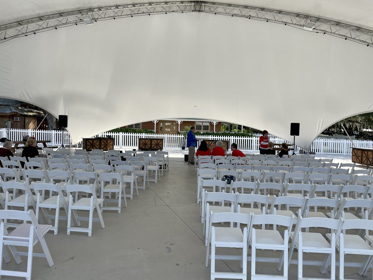 DeenasDays's tweet photo. A beautiful day for an outdoor concert
under the pavilion!
#ETAHolidayRetreat #RiverRanch https://t.co/nCgC4rEQZq